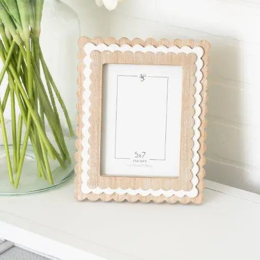 SCALLOPED WOOD PHOTO FRAME - NATURAL/WHITE