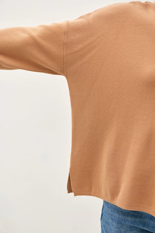 FLOWY MOCK NECK SWEATER - CAMEL