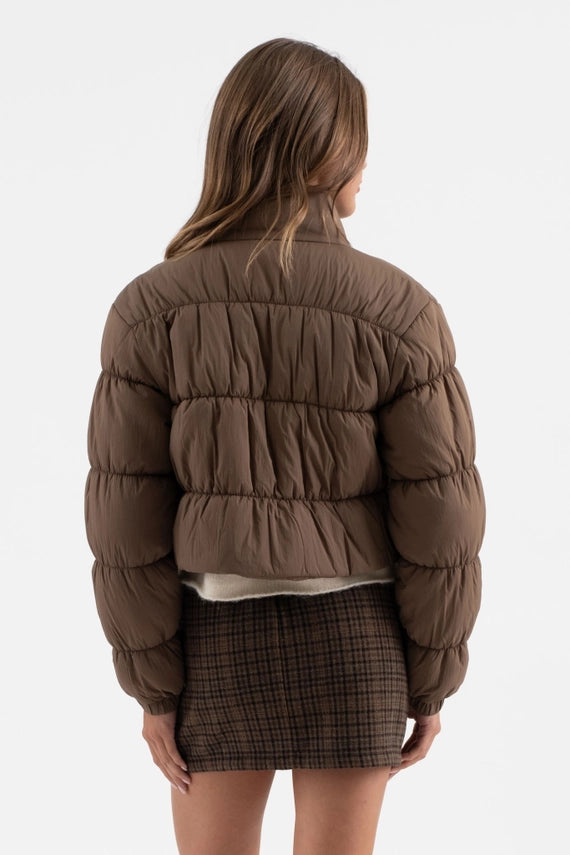 CROPPED ZIP UP CARGO PUFFER JACKET - BROWN