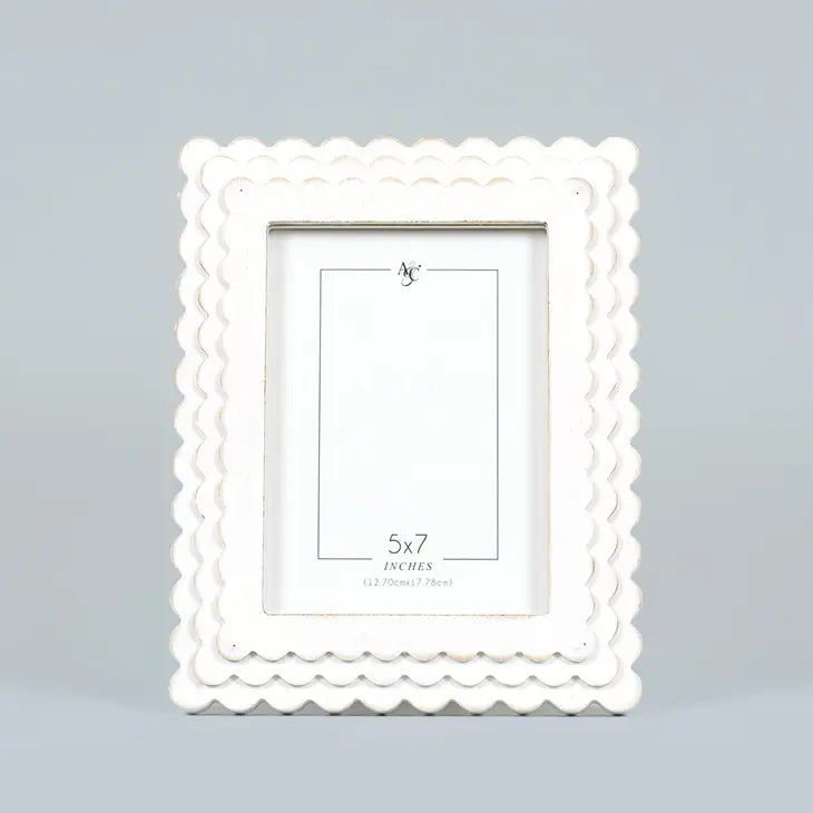 SCALLOPED WOOD PHOTO FRAME - WHITE