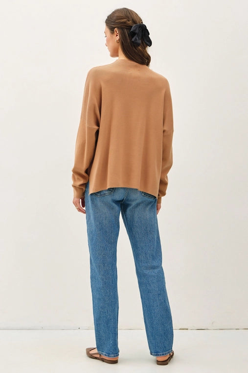 FLOWY MOCK NECK SWEATER - CAMEL