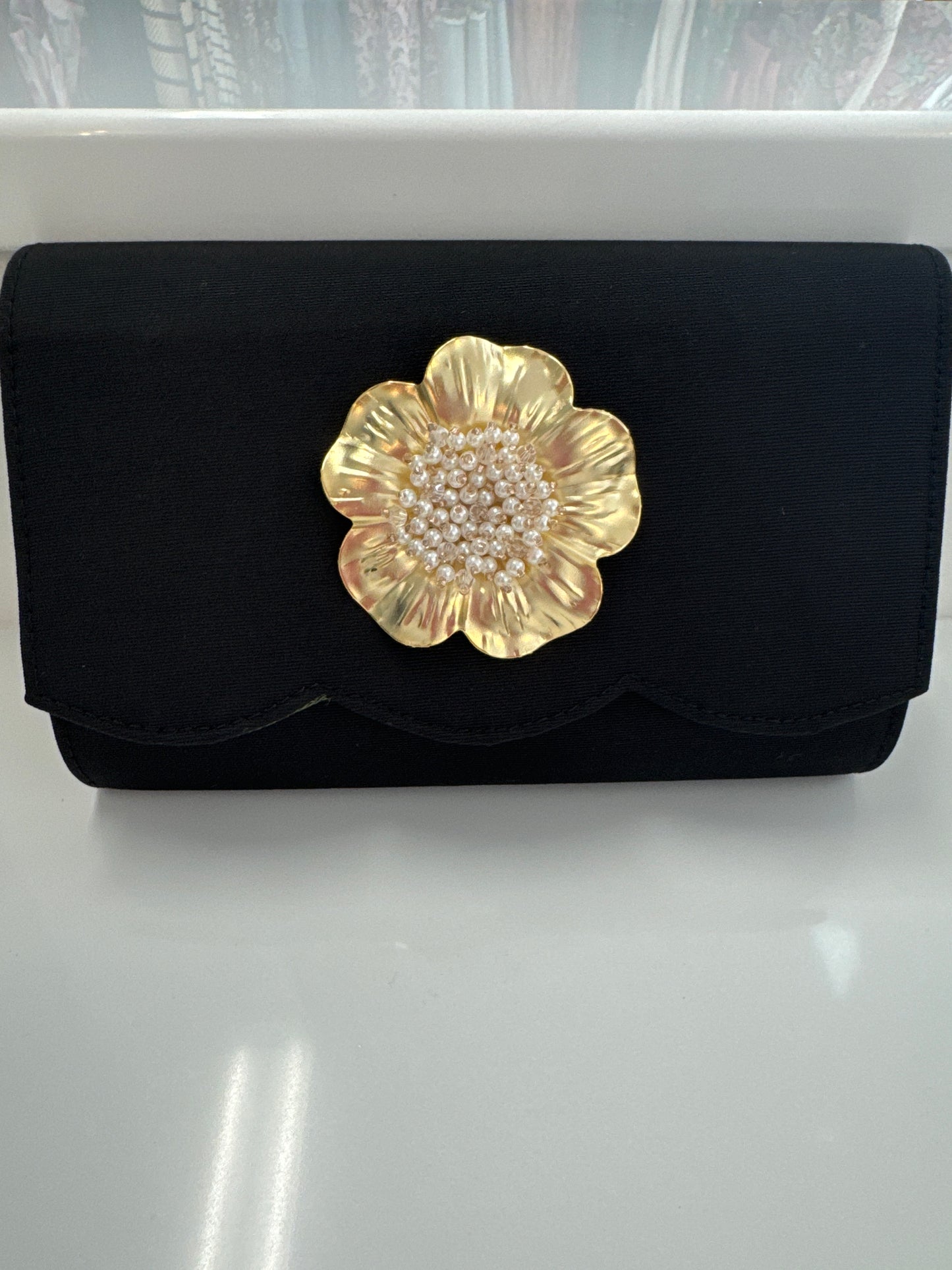 BLACK SCALLOPED RUBY CLUTCH