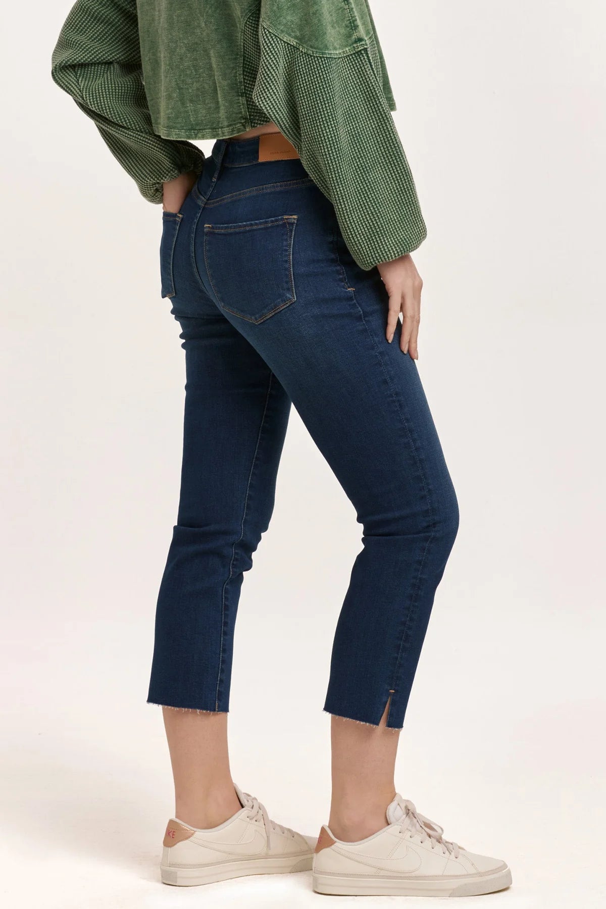 FRANKIE STRAIGHT FIT HIGH RISE CROPPED RAW HEM JEANS - BINZ