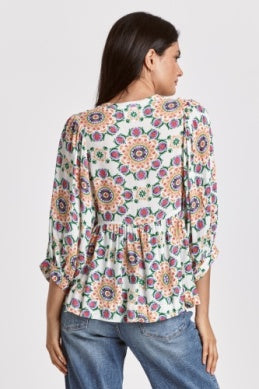 PANELED DETAIL V NECK 3/4 SLEEVE - FLOWER MEDALLION