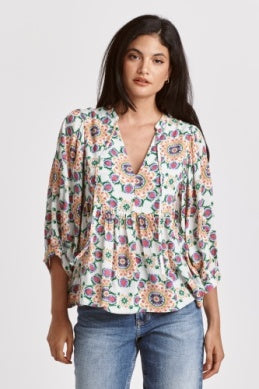 PANELED DETAIL V NECK 3/4 SLEEVE - FLOWER MEDALLION