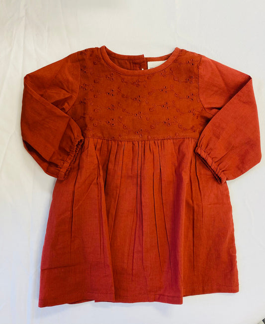 EYELET DRESS - CINNAMON